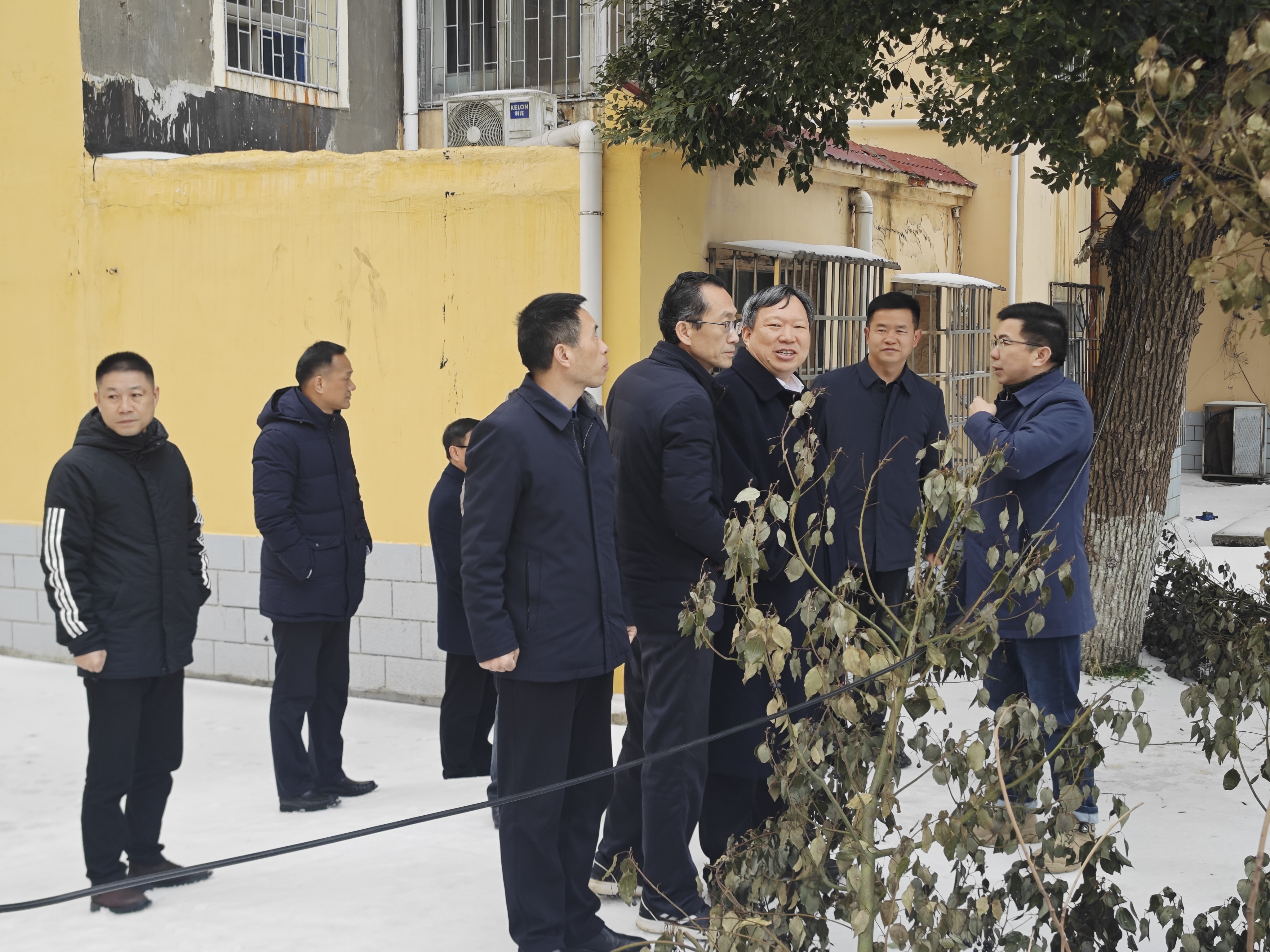 校长曾祥君等校领导带领有关单位负责人检查开学各项准备工作情况