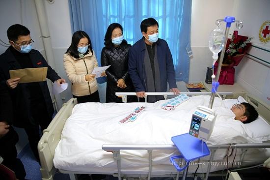 1月14日，湖南理工学院的学生李扬在岳阳成功进行造血干细胞采集.jpg