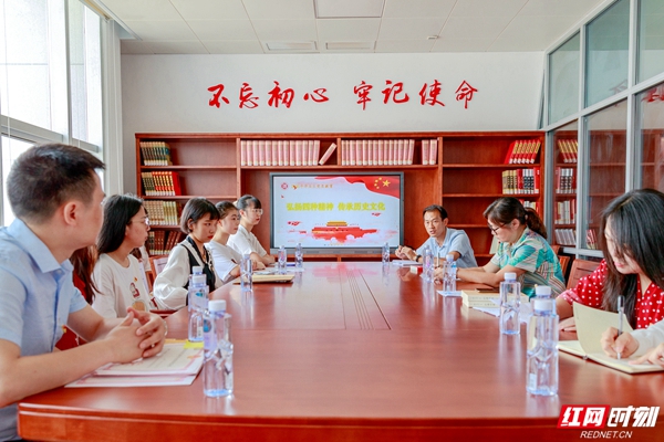5年来,学校推进师生党支部建设“三项工程”、“七进两联系”工作、党支部“五化”建设。.jpg