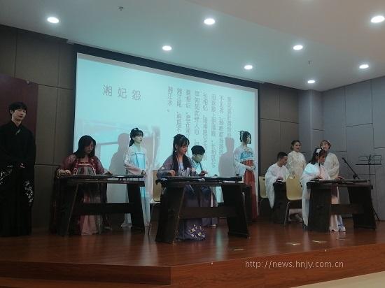 古琴表演湘妃怨.jpg 古琴表演湘妃怨.jpg