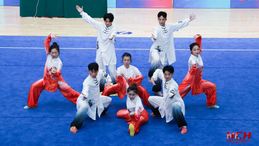 网站首页>理工要闻>正文武术集体太极拳比赛现场大学组武术集体42式